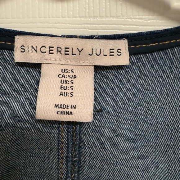 Sincerely Jules Blue Asymmetrical Crop size small - Picture 2 of 3
